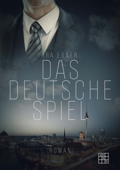 Das Cover zu Das deutsche Spiel von Ira Ebner. Oben ein Mann im Anzug, unten die Stadt Berlin.