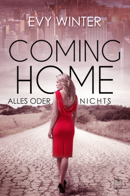 Das Cover zu Coming Home – Alles oder nichts von Evy Winter. Eine Frau läuft eine Landstraße entlang. Oben ist eine Großstadt zu sehen.