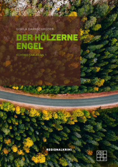 Das Cover zu Der hölzerner Engel - Kommissar Tann 1 von Gisela Garnschröder. Ein Wald von oben.